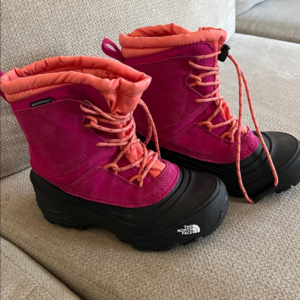 North Face Kid's Apenglow waterproof Winter boots Size 13